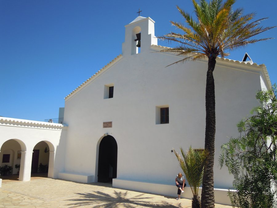 File:22-06-2013, Church of Sant Vicent de sa Cala, Ibiza (2).JPG