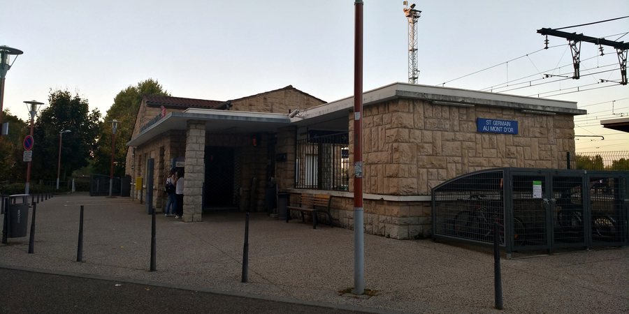 File:Gare de Saint-Germain-au-Mont-d'Or - oct 2017 (3).jpg