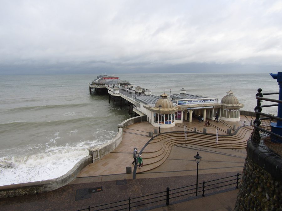 Cromer Pier und Pavilion Theatre an der Küste von Cromer