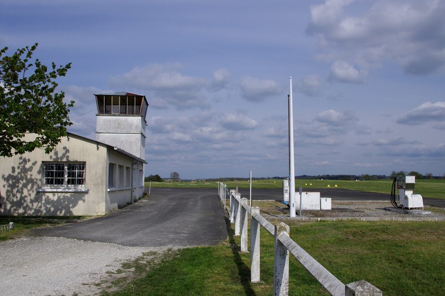 File:Chalais aérdrme2 2012.jpg