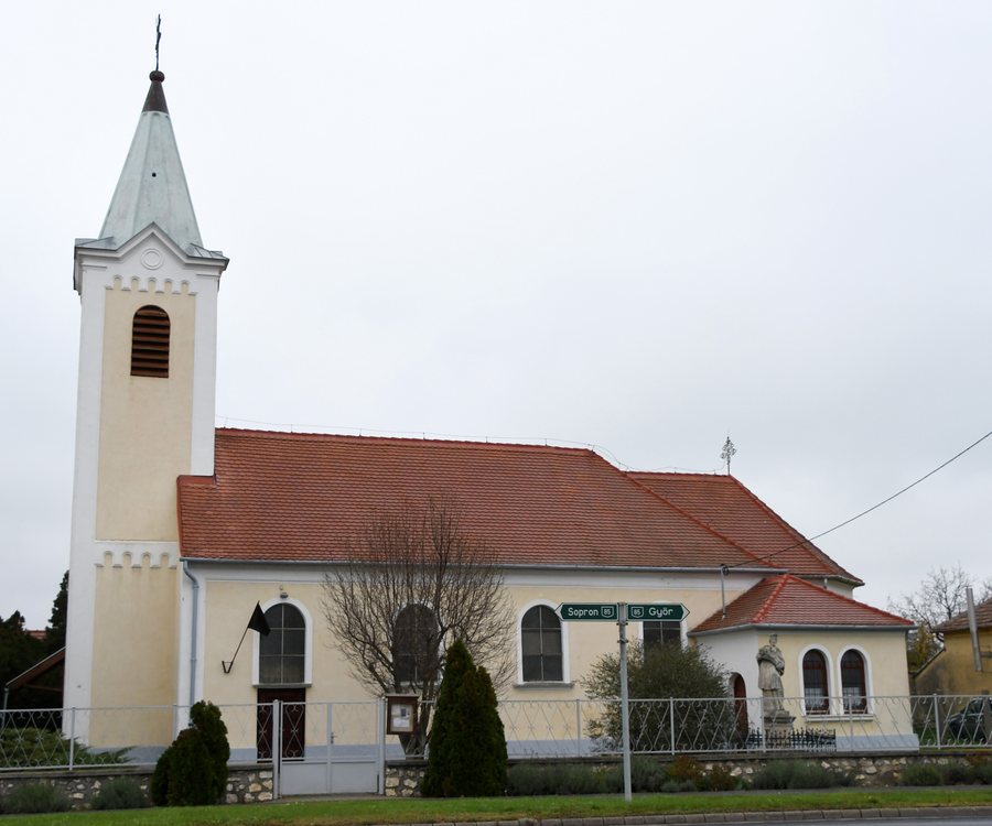 File:Pereszteg, római katolikus templom 2020 01.jpg