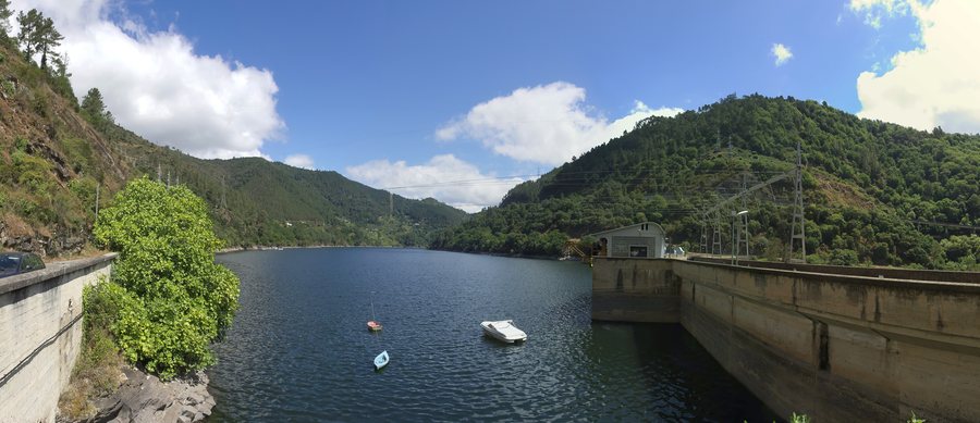 File:Central Hidraulica Os Peares - 01.jpg