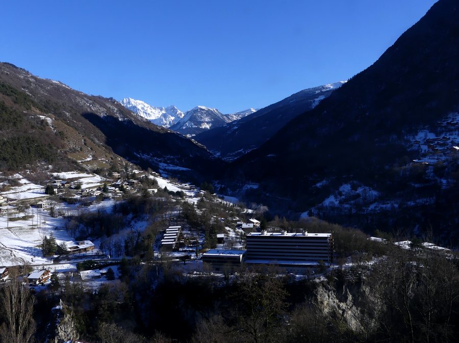 File:Salins-les-Thermes et Vallée de Bozel en hiver (décembre 2024).JPG