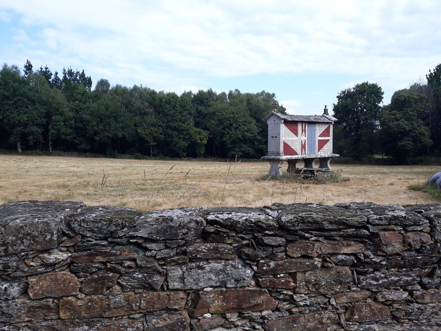 File:Hórreo, O Pacio, Friol.jpg