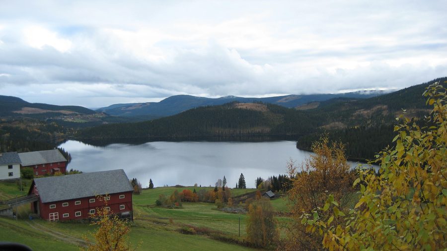 Hedalsfjorden near Skammestein in Øystre Slidre