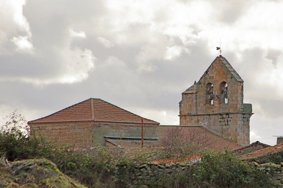 File:Iglesia de San Julián Martir en El Manzano.jpg
