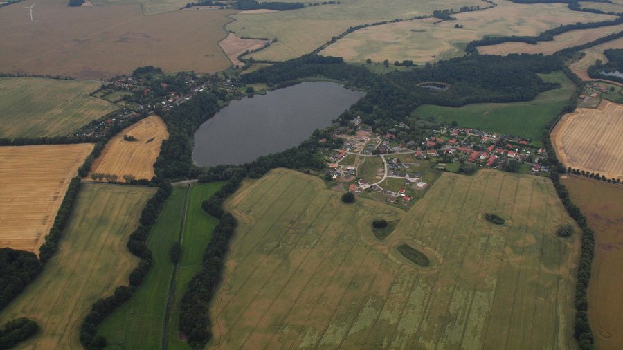 File:Klein Trebbow, Luftaufnahme (2014).JPG