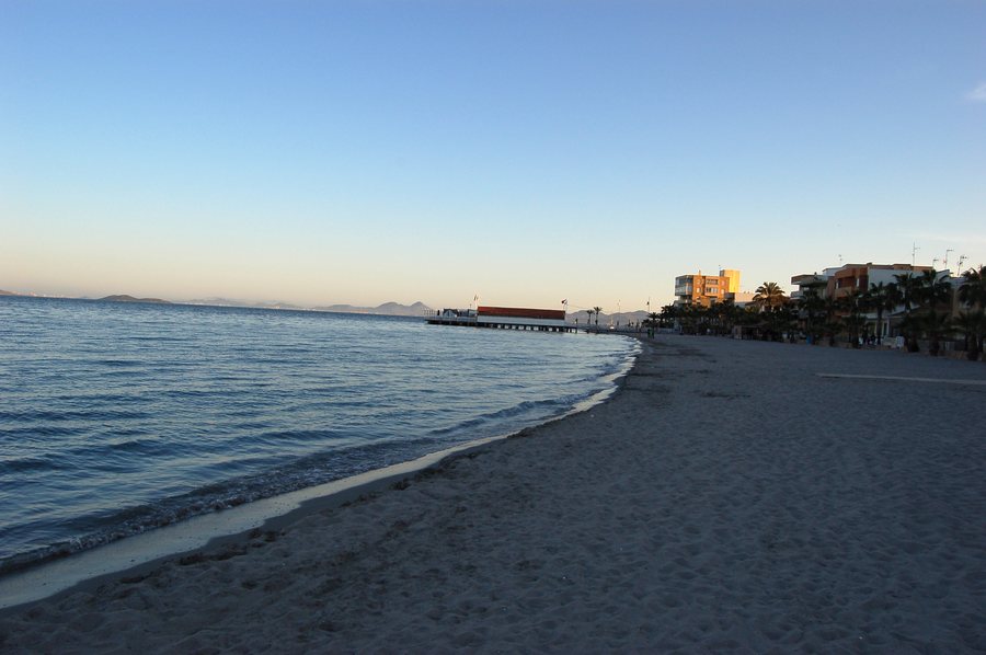 File:Los Alcazares del mar menor.JPG