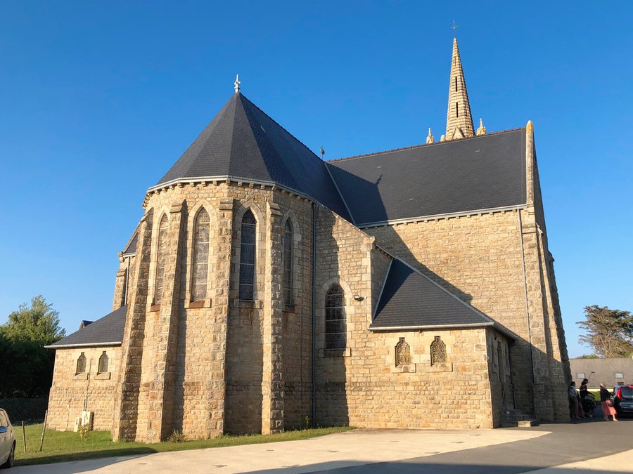 File:Saint-Jacut-de-la-Mer-Eglise-Notre-Dame-de-Landouar-chevet+transept-byRundvald.jpg