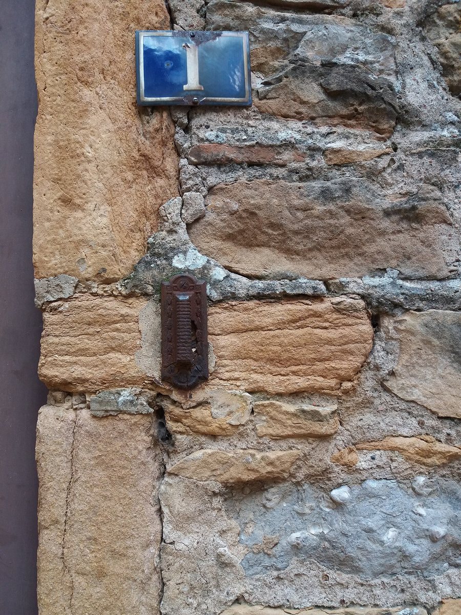 File:Couzon-au-Mont-d'Or - Passage Saint-Olive - Numéro 1.jpg