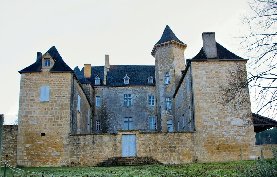File:NADAILLAC-DE-ROUGE (Lot) - Château.jpg
