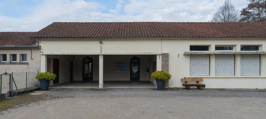 File:Town hall of Bannes Lot (1).jpg