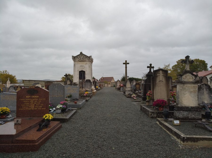 File:Cimetière de Neaux (1).jpg