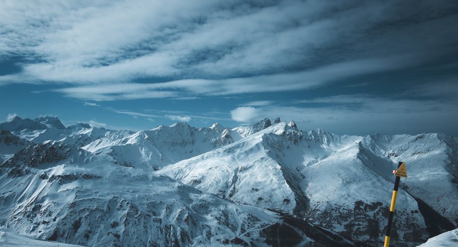 File:Snowy mountains in Valloire (Unsplash).jpg