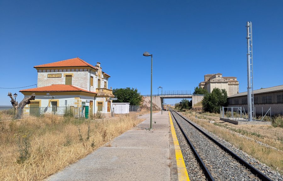 File:Estación de Crespos 03.jpg