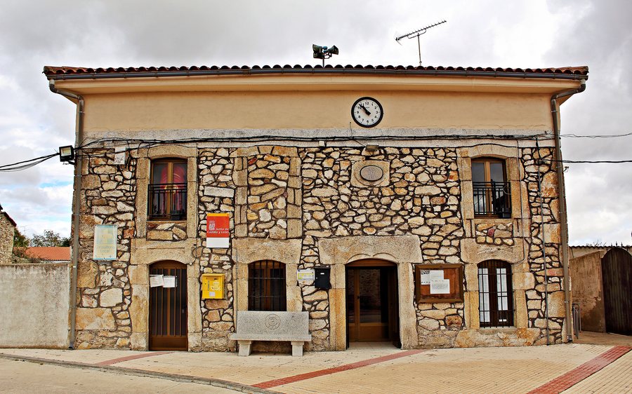 File:Ayuntamiento de El Arco.jpg