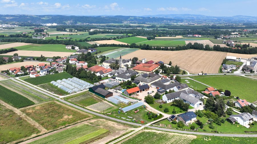 Südwestansicht von Pupping in Oberösterreich