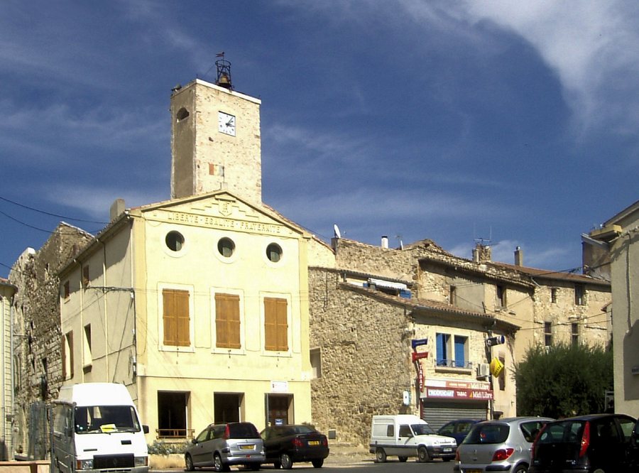 File:Argeliers, Place de la Mairie.jpg