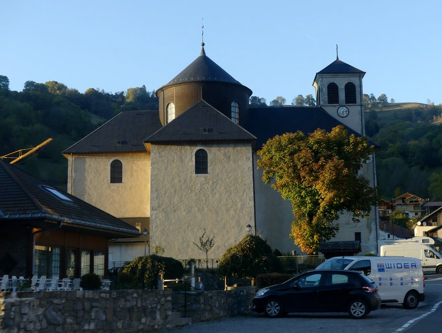 File:Église St-Ours de Bernex en soirée (octobre 2021).JPG