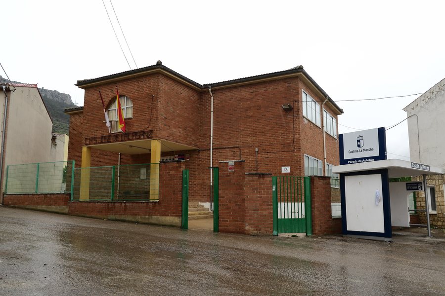 File:Carcelén, Colegio Rural Agrupado Los Almendros.jpg