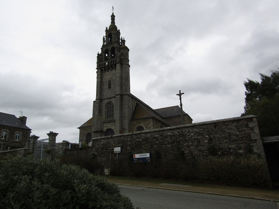 File:Église Saint-Maudez d'Hengoat.jpg