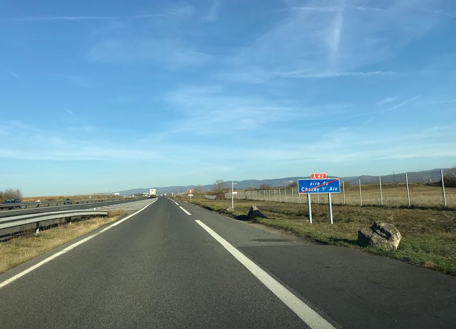 File:Aire de Chazey-sur-Ain (Ain, France) - 2.JPG
