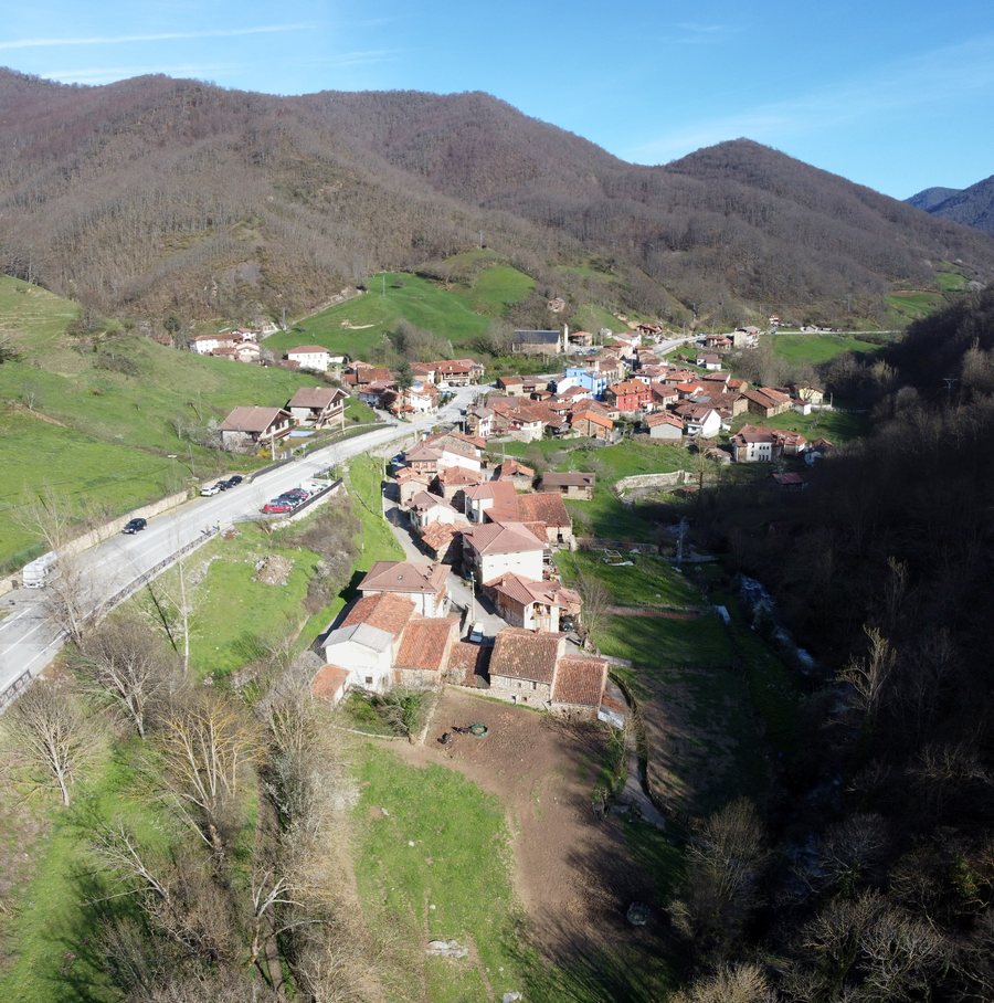 File:Espinama 1, Camaleño.jpg