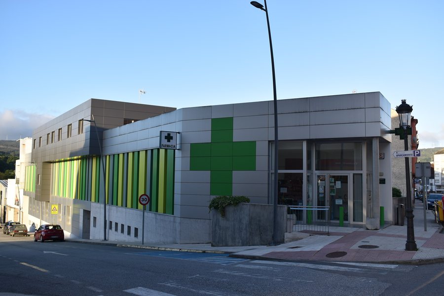 File:Farmacia en Meira.jpg