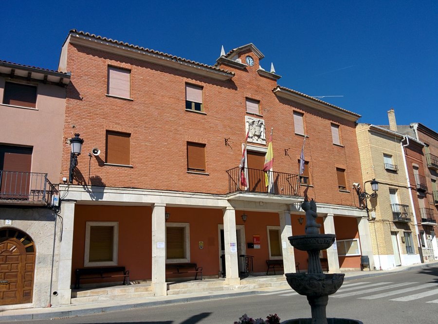 File:Ayuntamiento de Cevico de la Torre.jpg