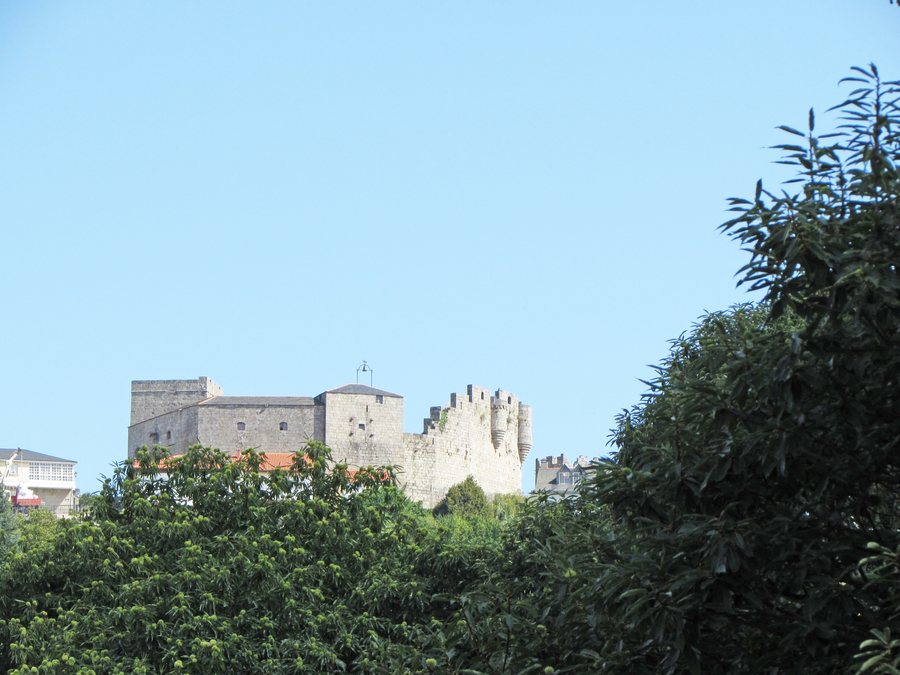 File:Castro Caldelas, Galicia, Spain.jpg