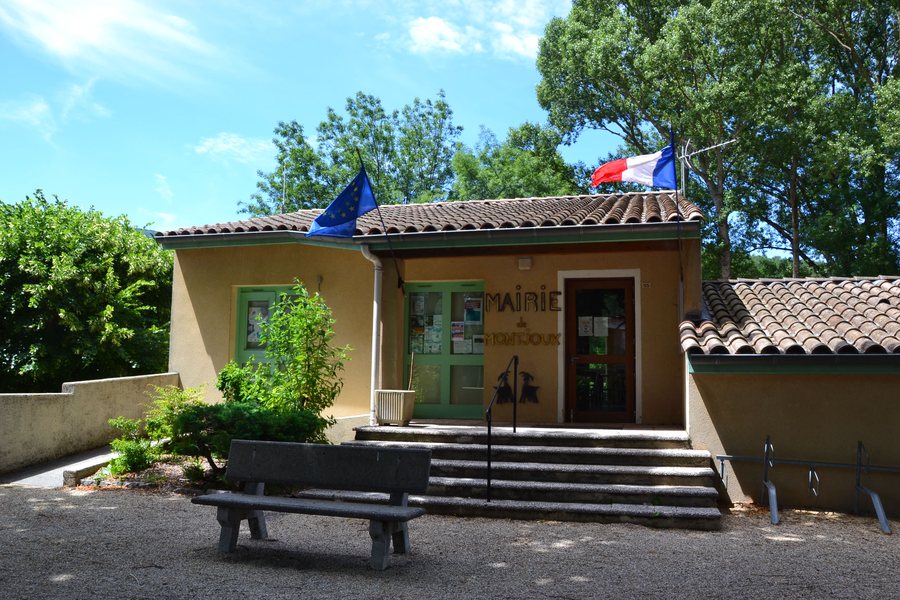 File:Montjoux town hall.jpg
