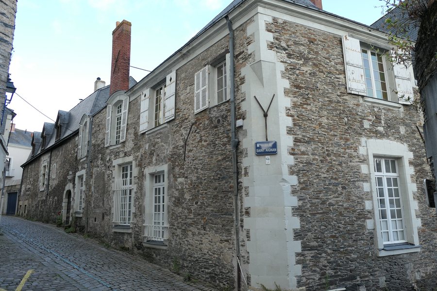 File:Angers - angle rues Saint-Aignan & Saint-Paul.jpg