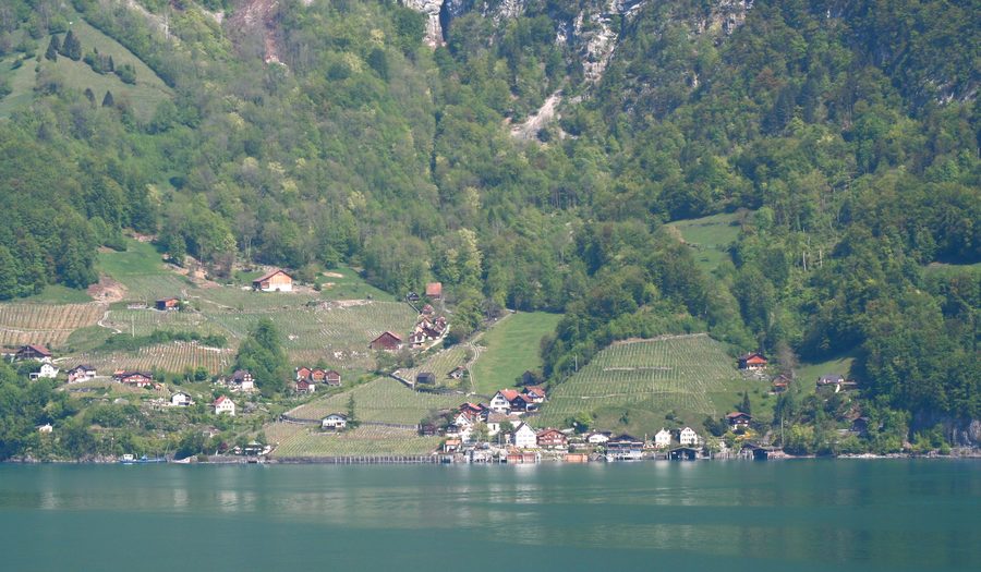 Quinten on Lake Walen with the mountain backdrop