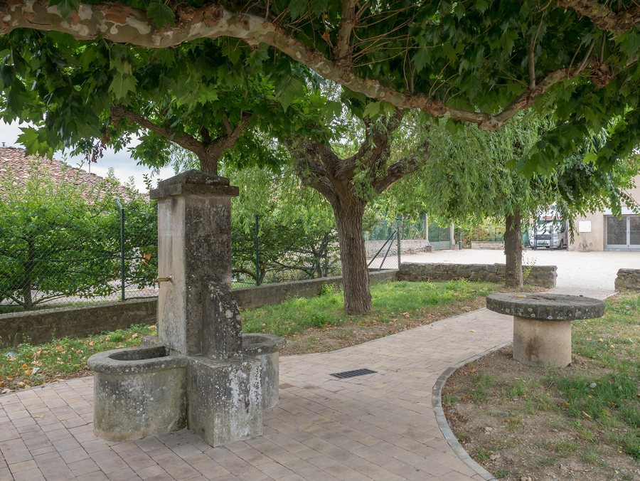 File:Arkaia - Fuente 01.jpg