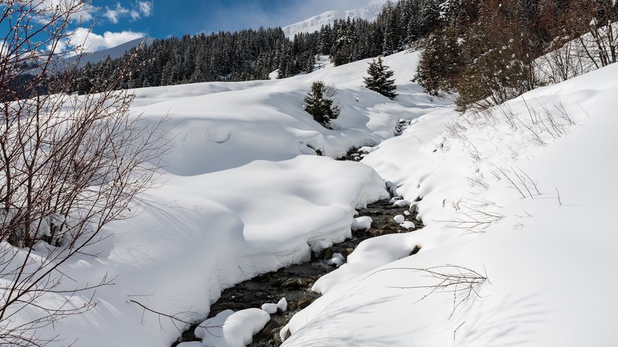 File:Winter creek - Tschlin, Valsot.jpg