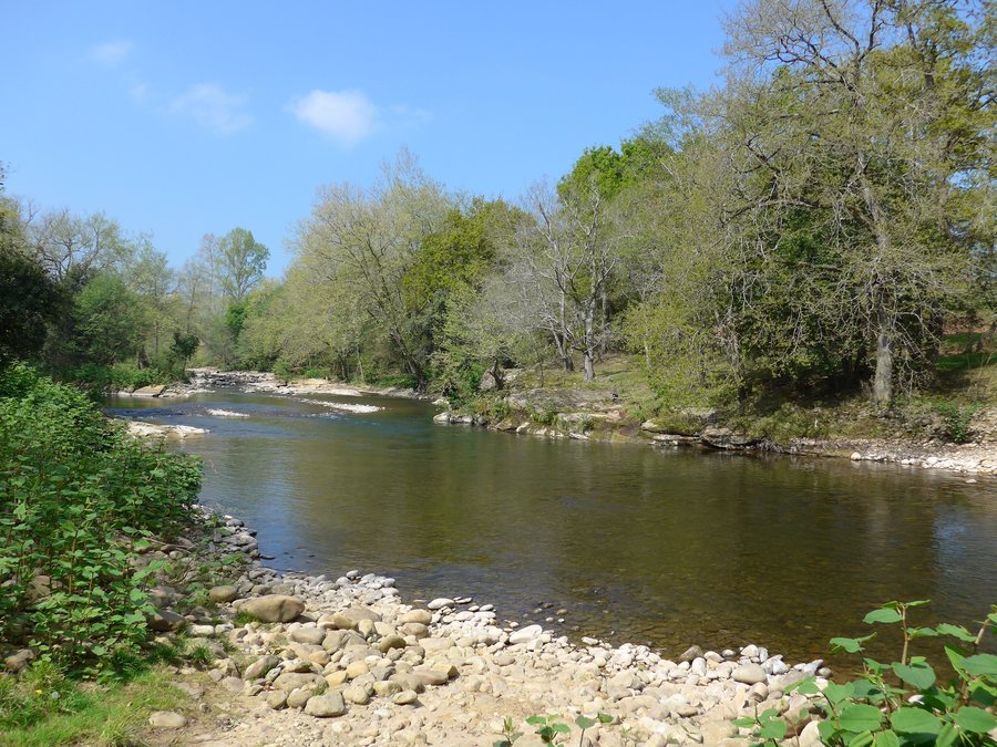 File:El río Saja a su paso por Villapresente (Reocín, Cantabria).jpg
