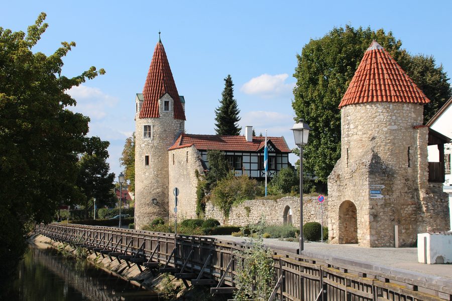 Maderturm and town wall in Abensberg