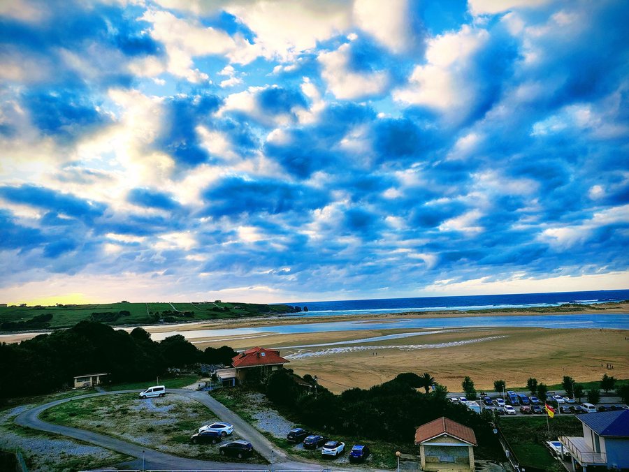 File:Playa de Mogro 1.jpg