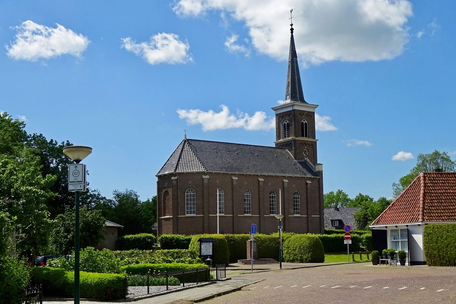 Martenskerk in Scharnegoutum auf der erhöhten Kirchenwarft