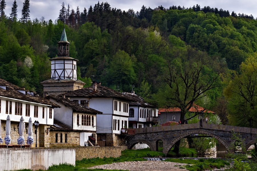 Historischer Uhrturm von Tryavna in Bulgarien