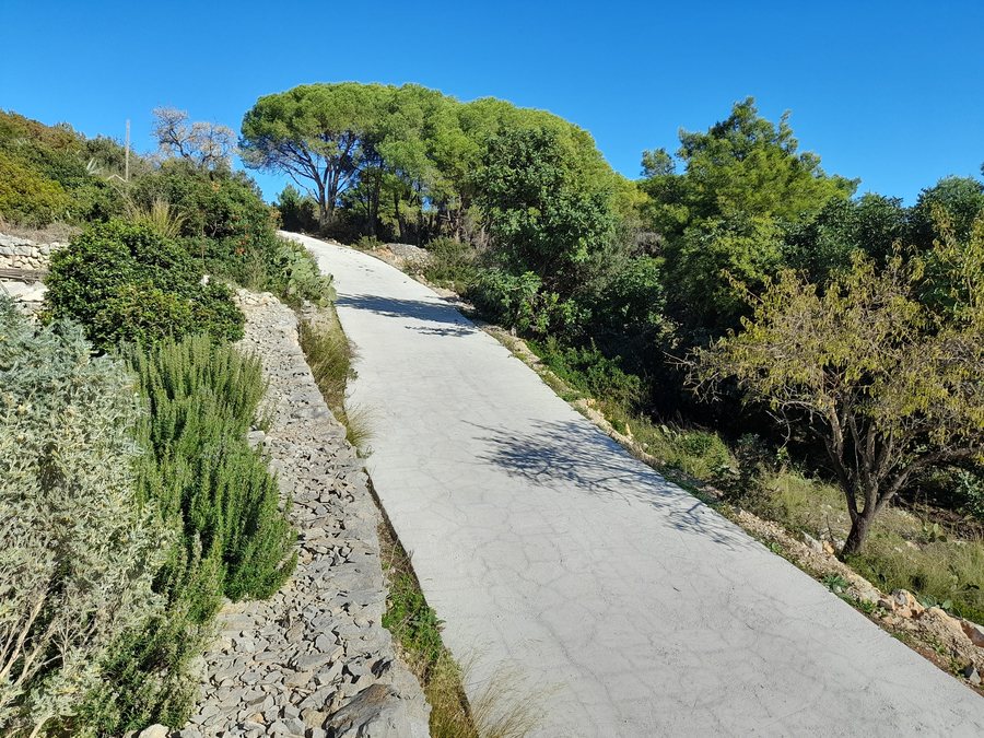 File:Milna, Brač, Croatia 20231118 01.jpg