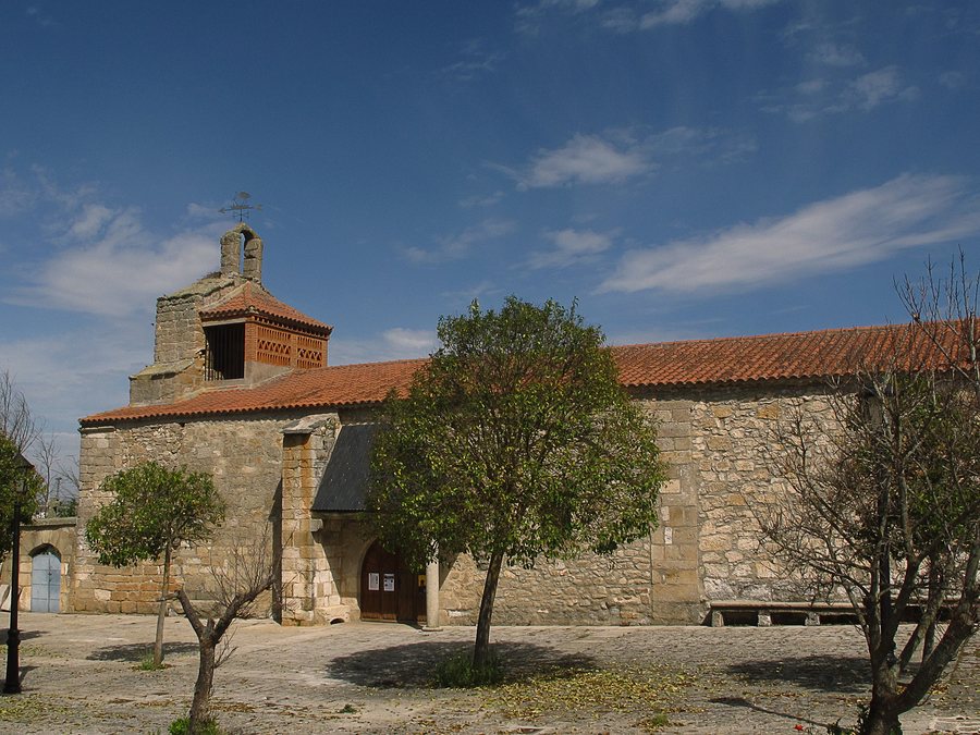 File:Iglesia de Santiago Apóstol (Muelas del Pan- Zamora).jpg