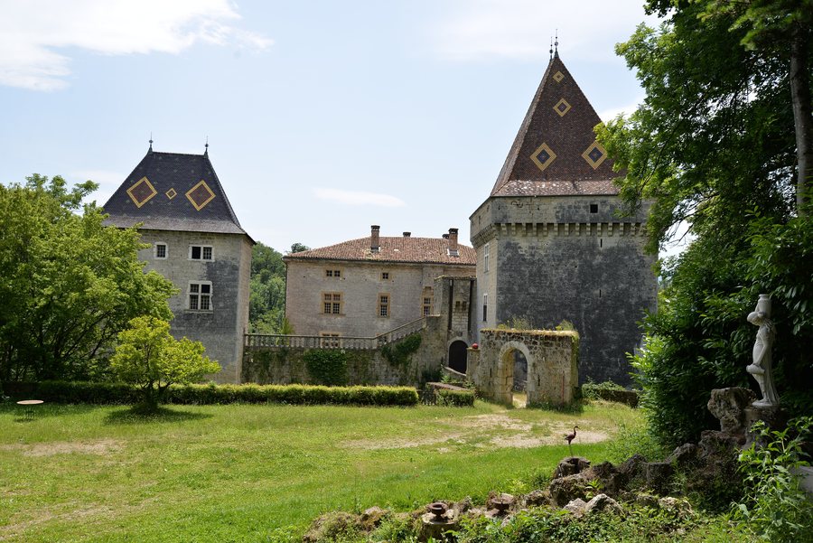 File:France ARA 38 La Sone Chateau 01.jpg
