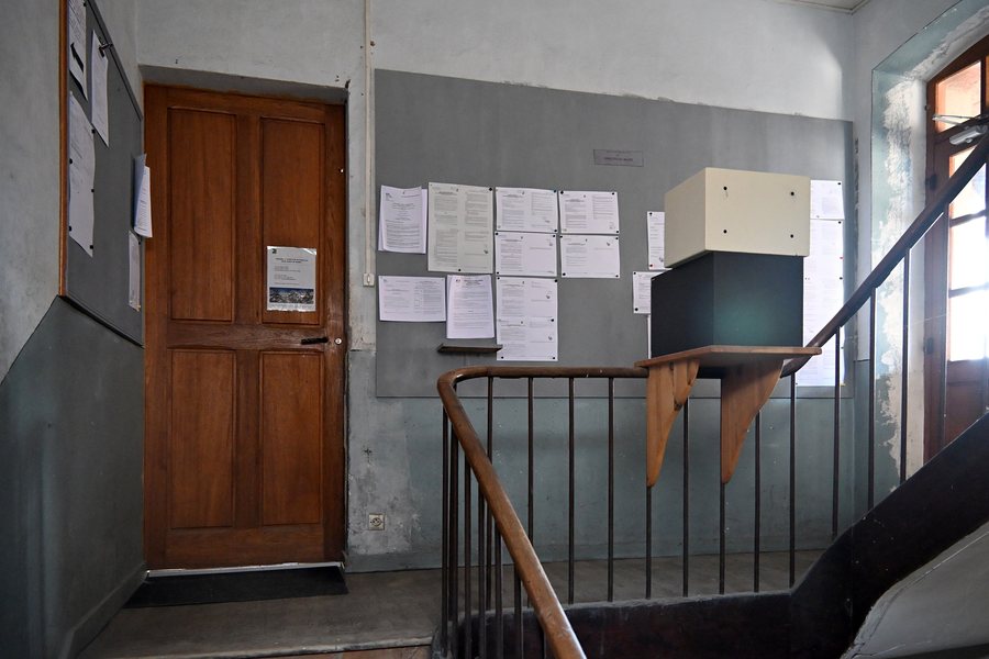 File:Bulletin board in the town hall, Villard-Reculas, 2026.jpg