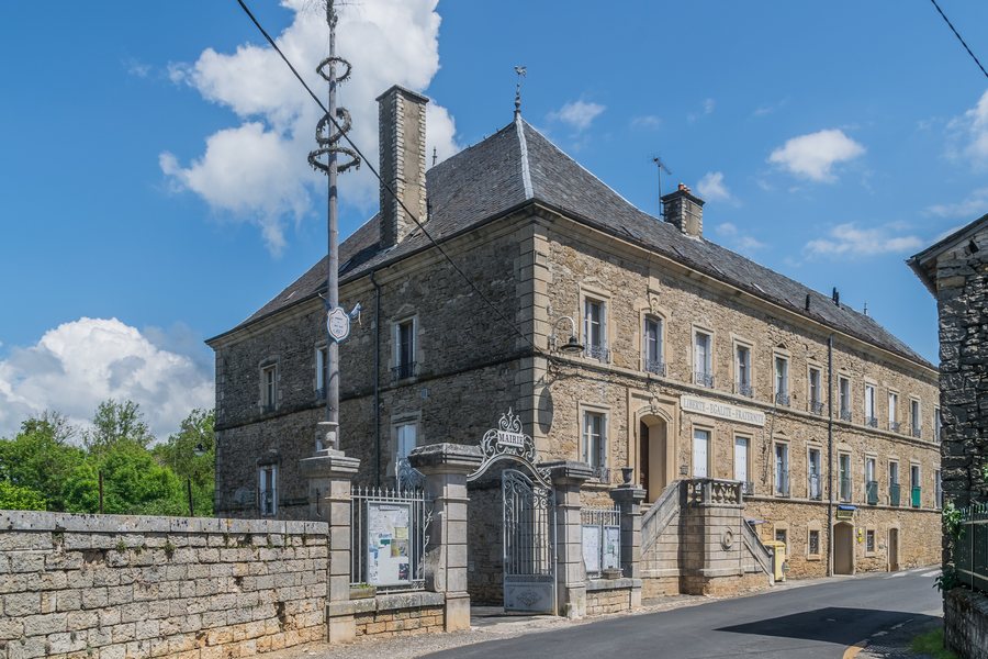 File:Town hall of Campagnac Aveyron 02.jpg