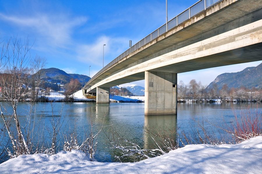 Bridge over the Drau near Gummern in the municipality of Weißenstein