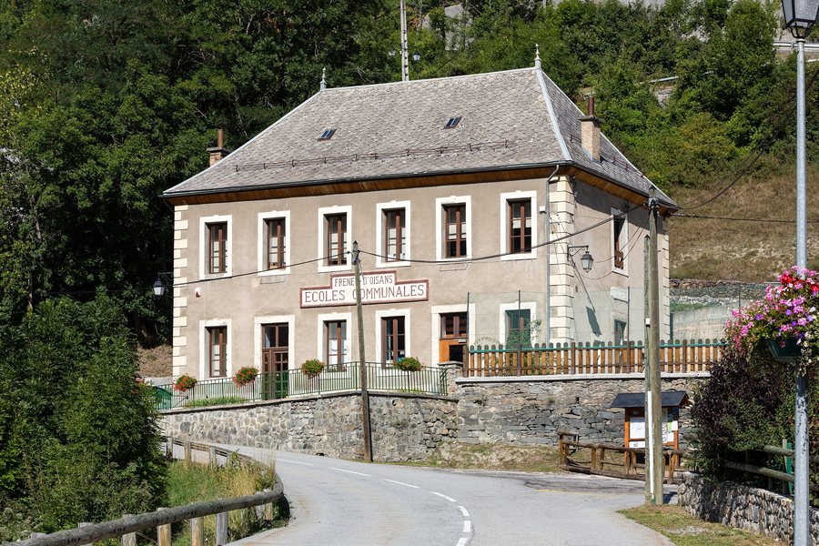 File:Mairie, Le Freney-d'Oisans, France.jpg