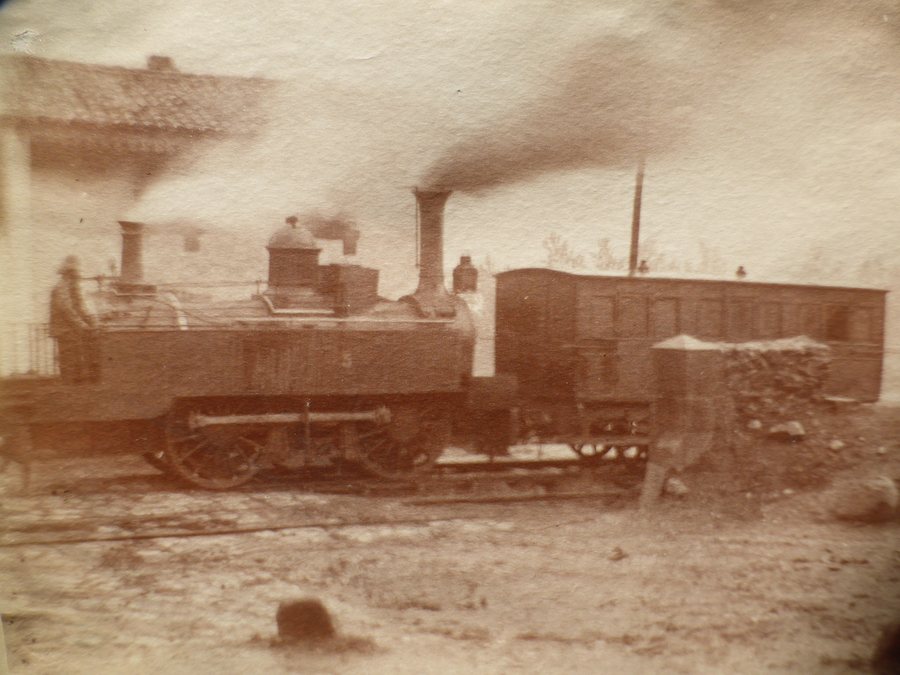 File:1852-1887. Ferrocarril de Langreo. Locomotora nº 3, fabricada en 1852. Fotografía de 1887. Sama, Asturias, España. Spain.jpg