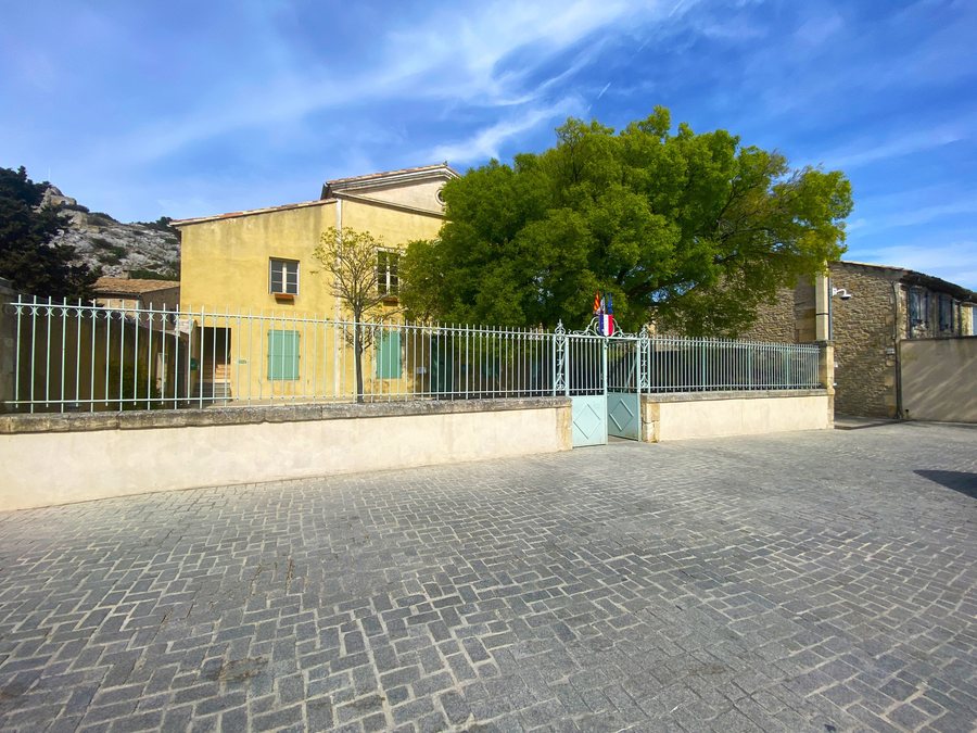 File:Town hall of Aureille in 2023 by Mikani.jpg