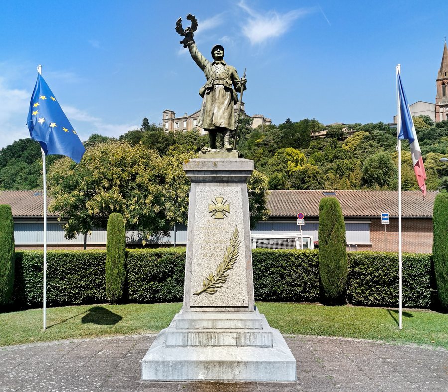 File:31 - Castelnau-d'Estrétefonds - Monument aux morts.jpg